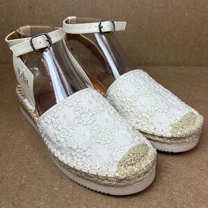 New a.n.a Womens Clayson Wedge Ivory Sandals Size 7M